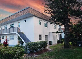 2950 SE Ocean Blvd, Unit 8-6 in Stuart, FL - Building Photo