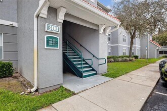 18001 Richmond Pl Dr in Tampa, FL - Building Photo - Building Photo