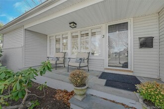 3 Old Town Ln in Halesite, NY - Building Photo - Building Photo