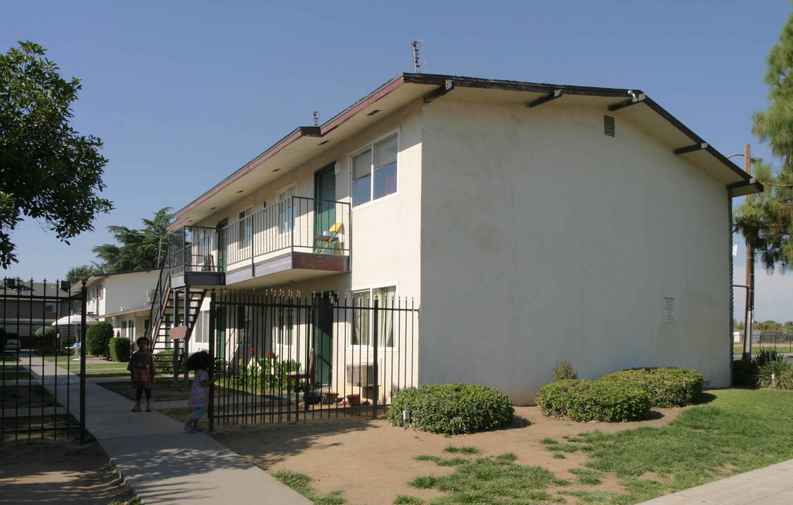 Swiss Colony Apartments in Fresno, CA - Foto de edificio