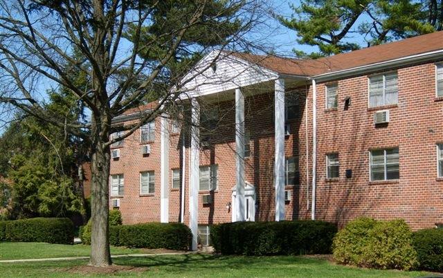 Yorkshire House Apartments in York, PA - Foto de edificio