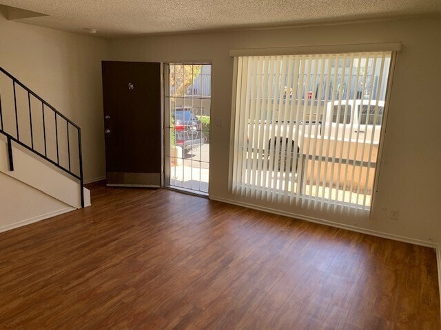 2439 Daphne Pl in Fullerton, CA - Building Photo - Building Photo
