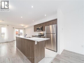 17 Fairlane Ave in Barrie, ON - Building Photo - Building Photo