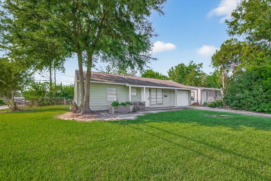 5534 Thrush Dr in Houston, TX - Building Photo