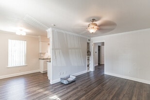 The Addison in Dallas, TX - Building Photo