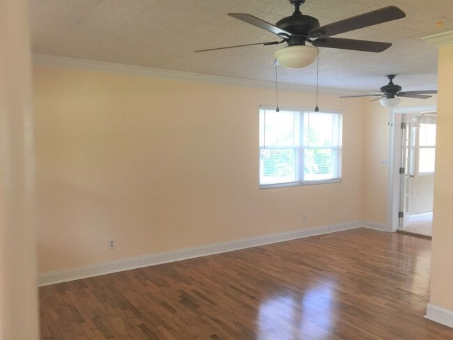 619 E Ridgewood Ave in Ormond Beach, FL - Building Photo - Building Photo