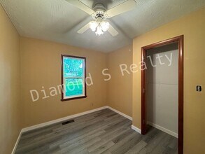 1277 E Wayland St in Springfield, MO - Building Photo - Building Photo