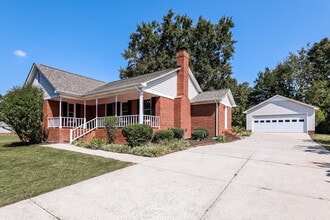 925 Cameron Ct in Monroe, NC - Foto de edificio - Building Photo