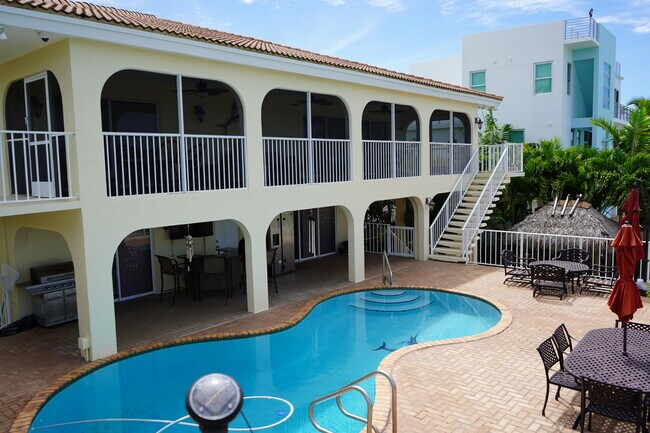 316 E Seaview Dr in Duck Key, FL - Building Photo - Building Photo