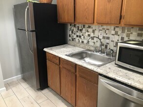 209 Magnolia Ter, Unit Unit A in Upper Darby, PA - Building Photo - Building Photo