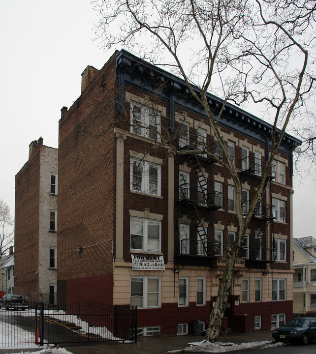 172 William St in East Orange, NJ - Building Photo