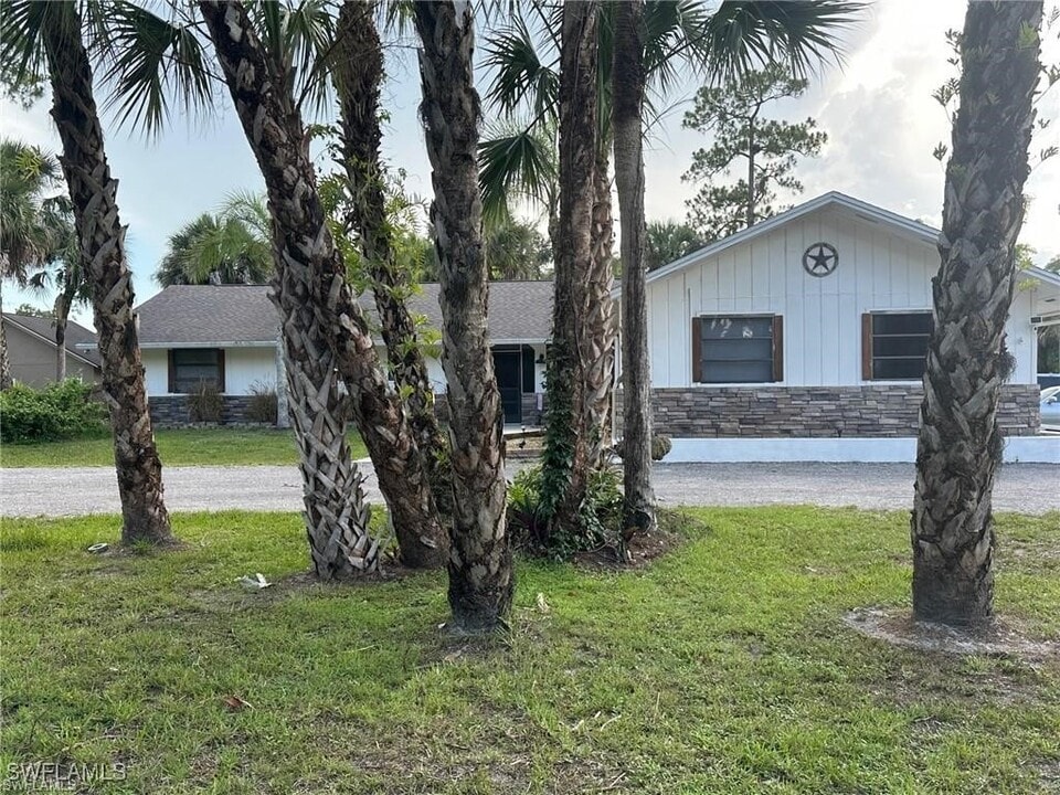 545 9th St NW in Naples, FL - Building Photo