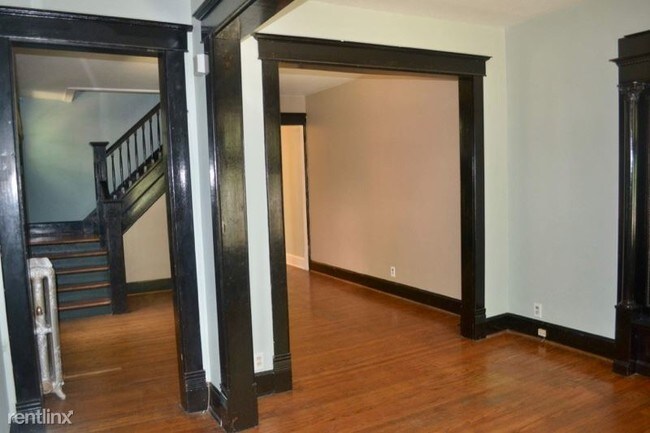 977 Woodruff Pl E Dr in Indianapolis, IN - Foto de edificio - Building Photo