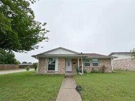 4202 Windsor Dr in Garland, TX - Building Photo
