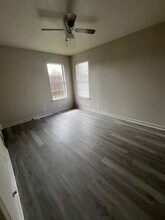 5917 Lucille Dr in Corpus Christi, TX - Foto de edificio - Building Photo