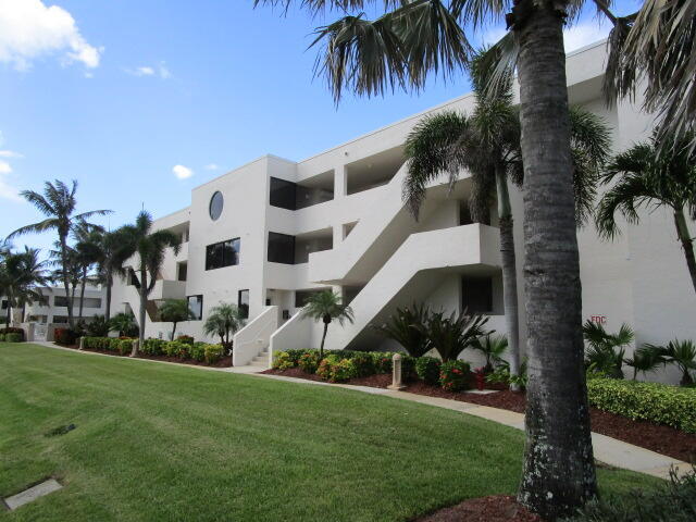 2101 Atlantic St in Melbourne Beach, FL - Building Photo