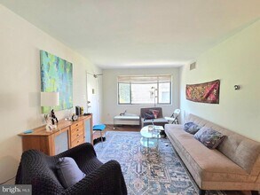 3821 Davis Pl NW in Washington, DC - Building Photo - Building Photo