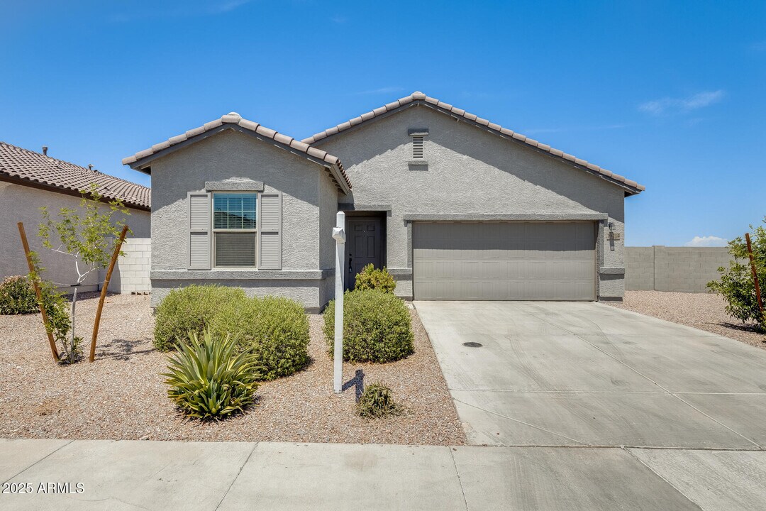 19134 W Pierson St in Litchfield Park, AZ - Building Photo