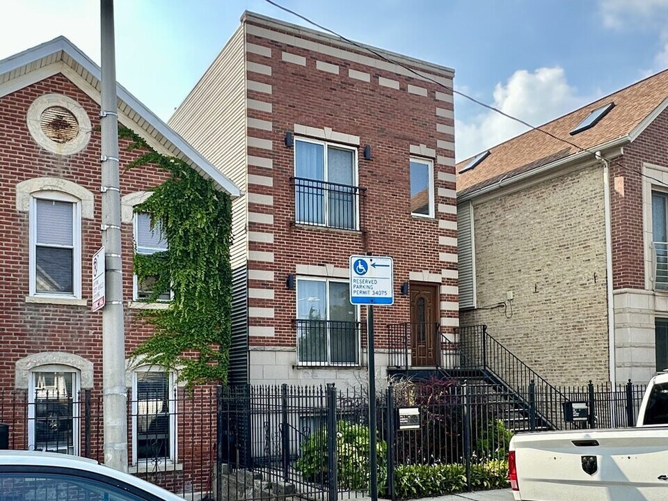 724 N Willard Ct in Chicago, IL - Building Photo