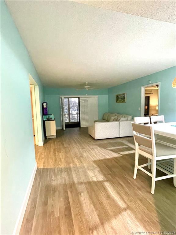 1210 SE Parkview Pl in Stuart, FL - Foto de edificio - Building Photo