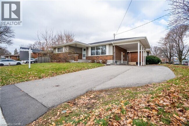 98 Lynbrook Dr in Hamilton, ON - Building Photo - Building Photo