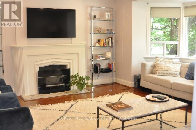 92 Kimbark Blvd in Toronto, ON - Building Photo - Building Photo