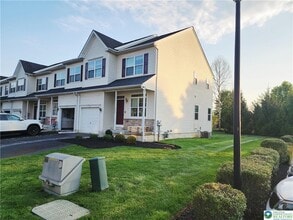 937 King Way in Breinigsville, PA - Building Photo - Building Photo