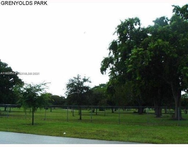 2149 NE 179th St in North Miami Beach, FL - Building Photo - Building Photo