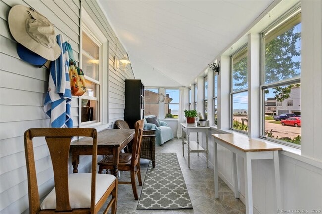 8 Hill Ave in Stonington, CT - Building Photo - Building Photo