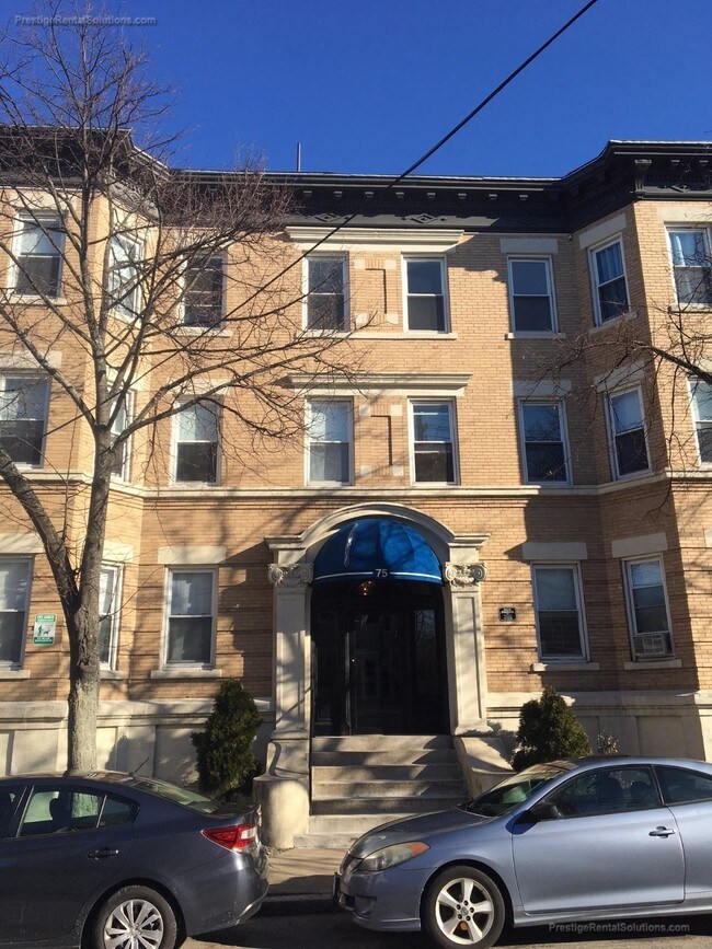 75 Chester St, Unit 4 in Boston, MA - Foto de edificio - Building Photo
