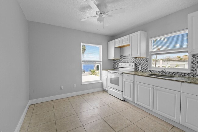 3721 Henry Ave in West Palm Beach, FL - Building Photo - Building Photo