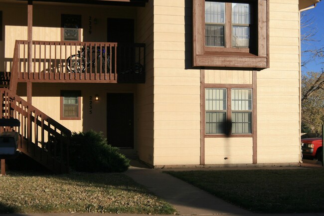 2235-2241 Split Rock Dr in Colorado Springs, CO - Foto de edificio - Building Photo