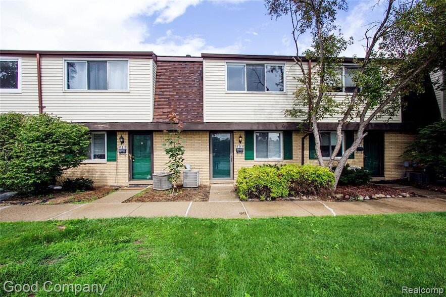 850 N Main St in Milford, MI - Foto de edificio