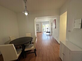 1960 Marseille Dr, Unit 302 in Miami Beach, FL - Building Photo
