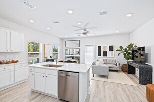 Pless Landing in Pensacola, FL - Building Photo