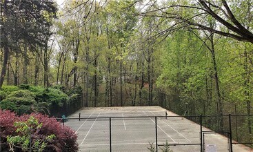5650 River Oaks Pl NW in Atlanta, GA - Building Photo - Building Photo
