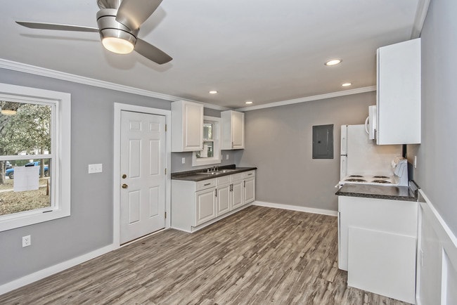 property at 1102 N Hillside Dr