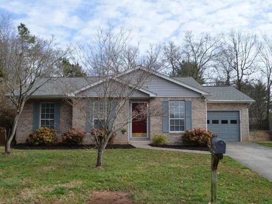 1464 Waynesboro Ln in Knoxville, TN - Building Photo