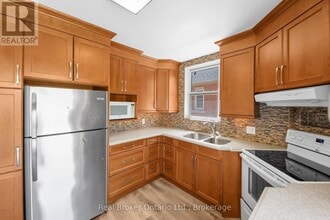 223 Bond St N in Hamilton, ON - Building Photo - Building Photo