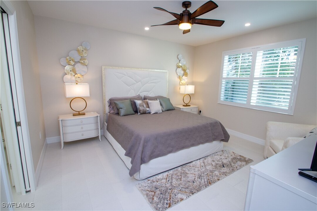 262 Indies Dr E in Naples, FL - Building Photo