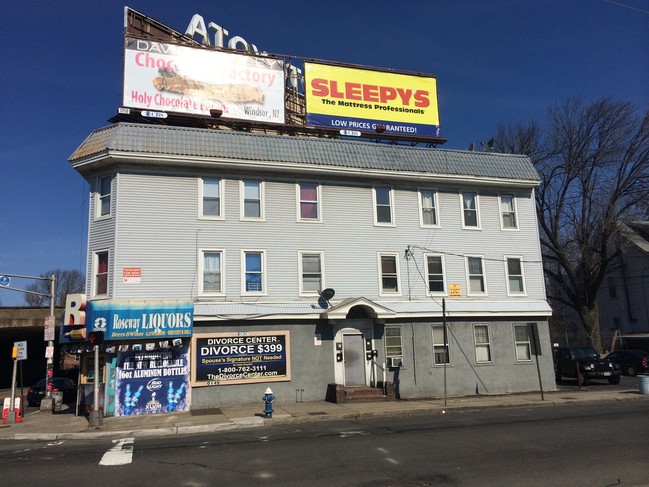 701 Lyons Ave in Irvington, NJ - Building Photo - Building Photo