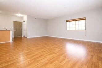 Apartments at The Schoolhouse in South Park, PA - Foto de edificio - Building Photo