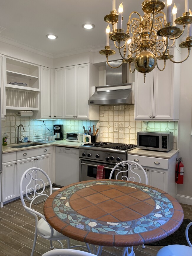 346 Bushkill St, Unit # 1-Furnished in Easton, PA - Foto de edificio - Building Photo