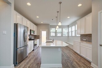 1051 Kenney Fort Crossing in Round Rock, TX - Building Photo - Building Photo