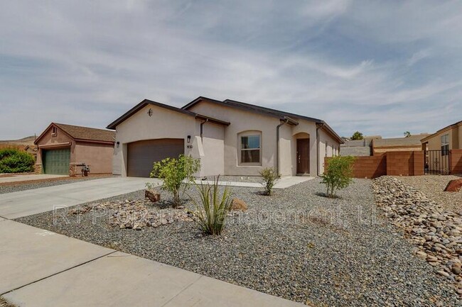 1930 Camino Rustica SW in Los Lunas, NM - Foto de edificio - Building Photo