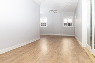 5423 Willowcrest Ave in Los Angeles, CA - Building Photo - Building Photo
