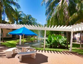 760 SE 2nd Ave in Deerfield Beach, FL - Foto de edificio - Building Photo