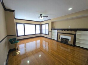 7747 S Cornell Ave, Unit 2 in Chicago, IL - Foto de edificio - Building Photo