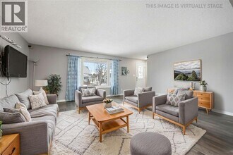 204 Mitton St S in Sarnia, ON - Foto de edificio - Building Photo