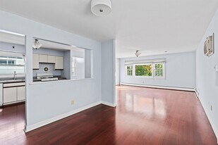 407 Manila Ave in Jersey City, NJ - Building Photo